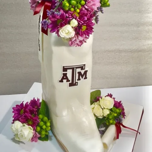 custom graduation cakes in Austin, TX