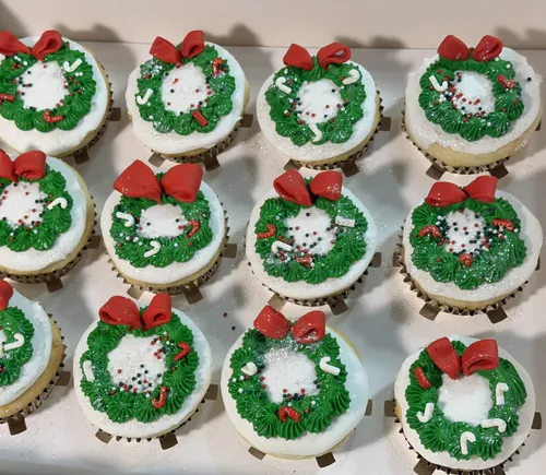 Christmas wreath cupcakes with red fondant bows