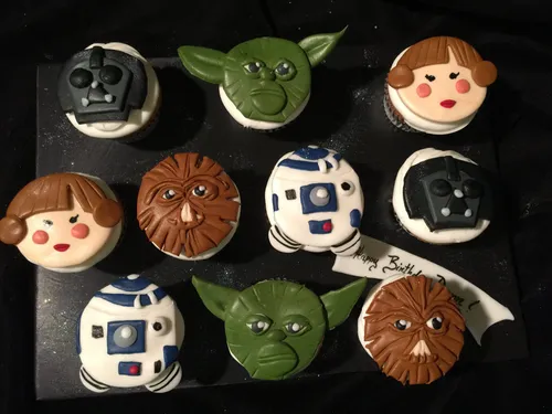 Star Wars cupcakes with Yoda, R2-D2, Chewbacca, Princess Leia and Darth Vader